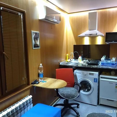 Квартира- Студия В Гостевом Доме Almatý Exterior foto